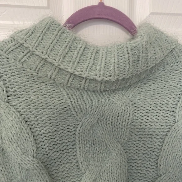 Mint green sweater 🌊 - Picture 4 of 7